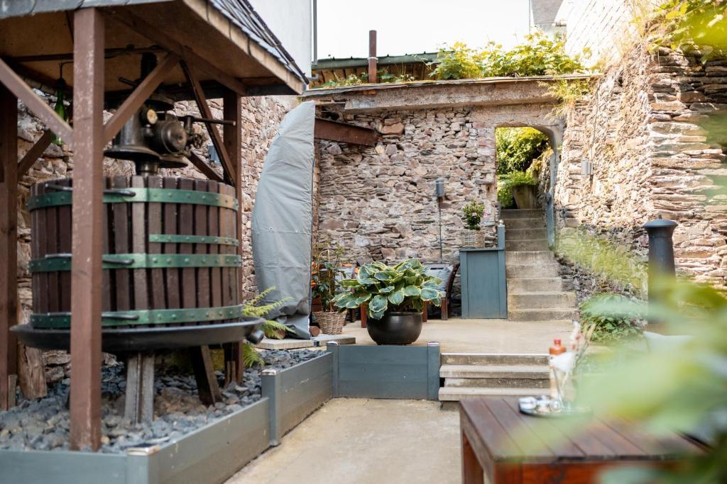 Zur Alten Weinkelter: Historic Timbered House with Bike Storage Ellenz-Poltersdorf Exterior photo