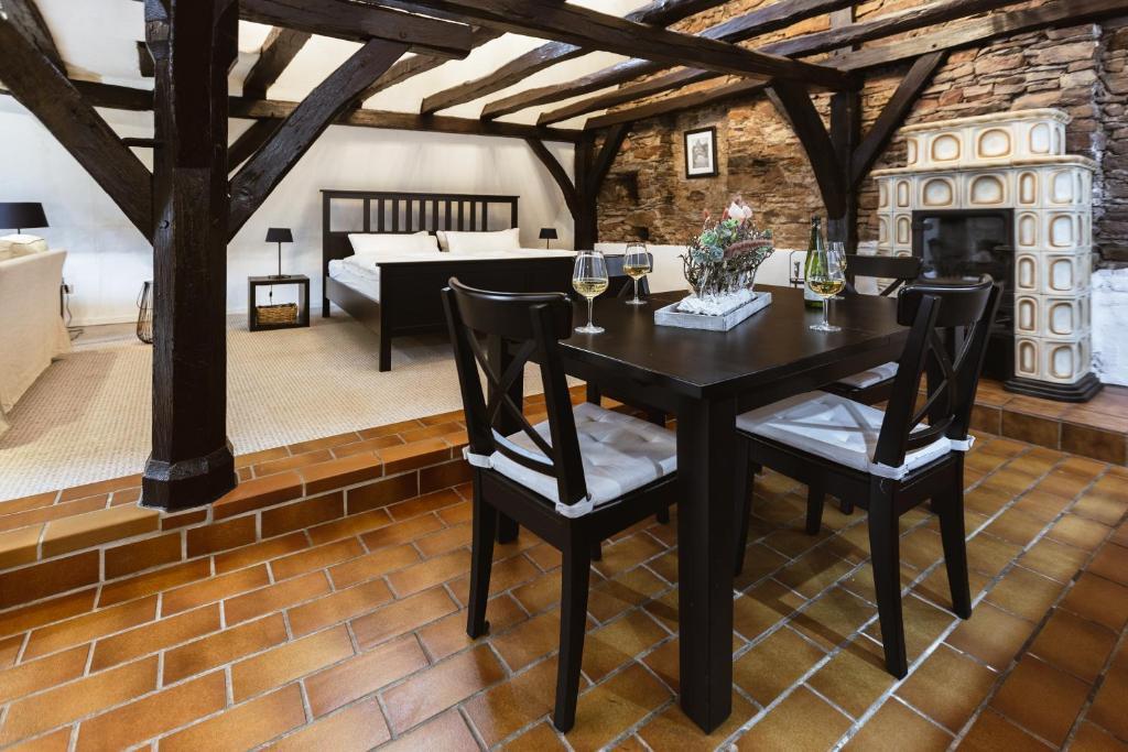 Zur Alten Weinkelter: Historic Timbered House with Bike Storage Ellenz-Poltersdorf Exterior photo