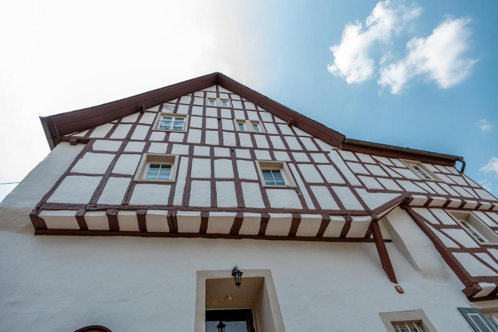 Zur Alten Weinkelter: Historic Timbered House with Bike Storage Ellenz-Poltersdorf Exterior photo